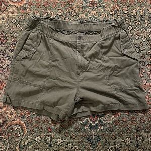 Old navy green khaki shorts